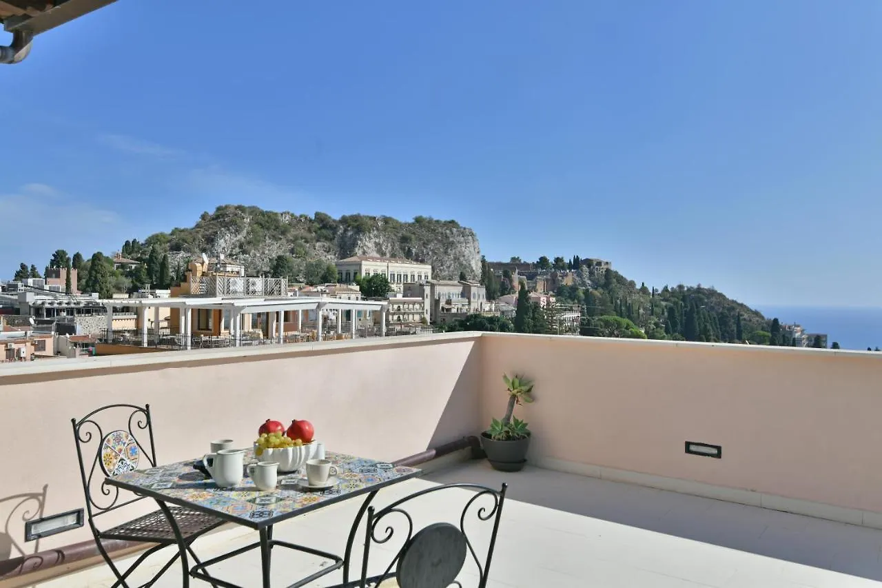 טאורמינה Hotel Le Chevalier