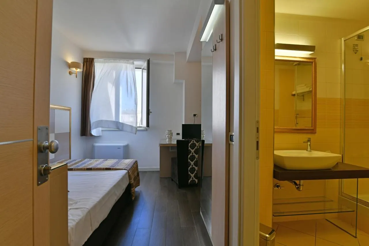 טאורמינה Hotel Le Chevalier