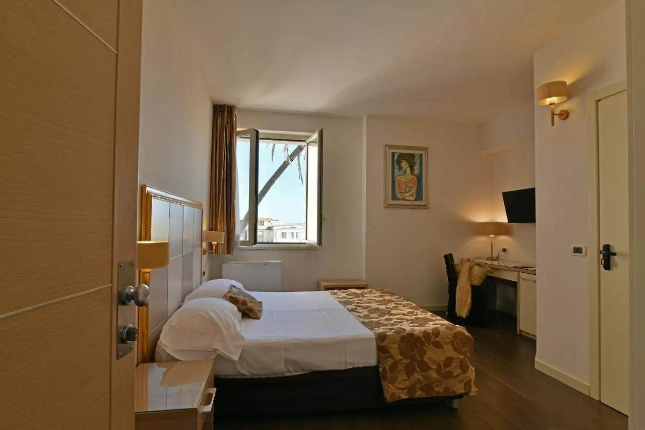 טאורמינה Hotel Le Chevalier