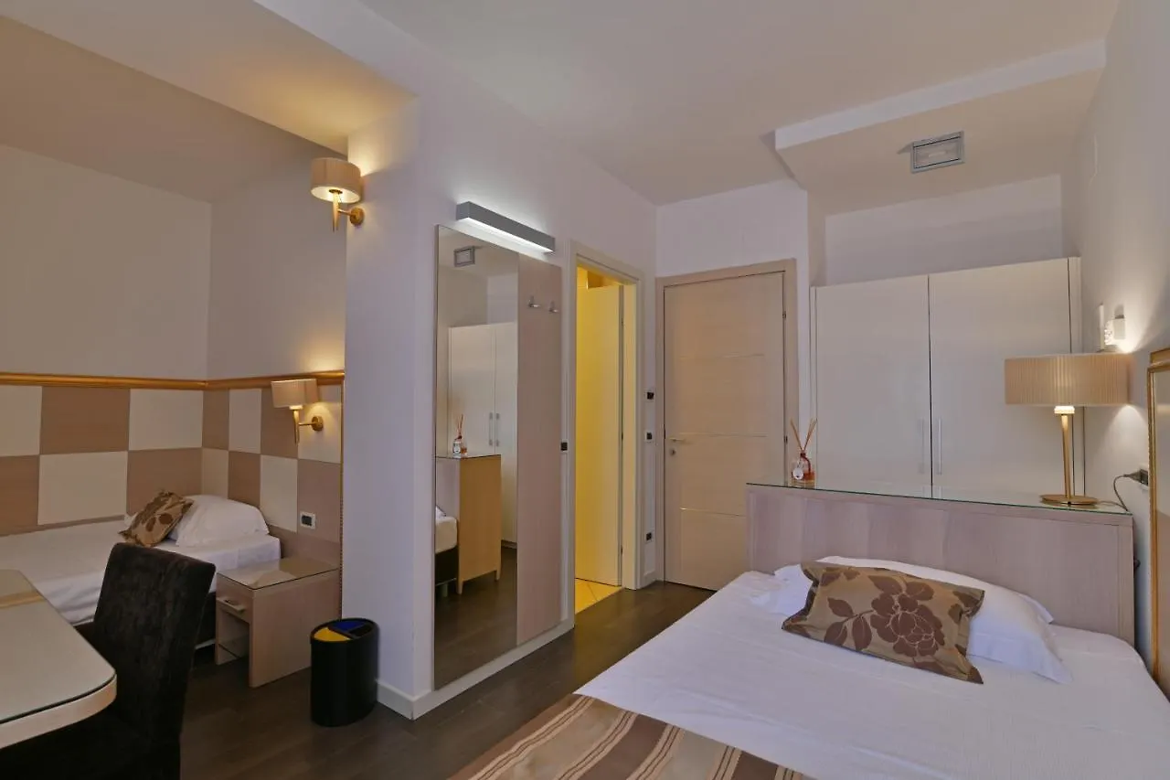 טאורמינה Hotel Le Chevalier