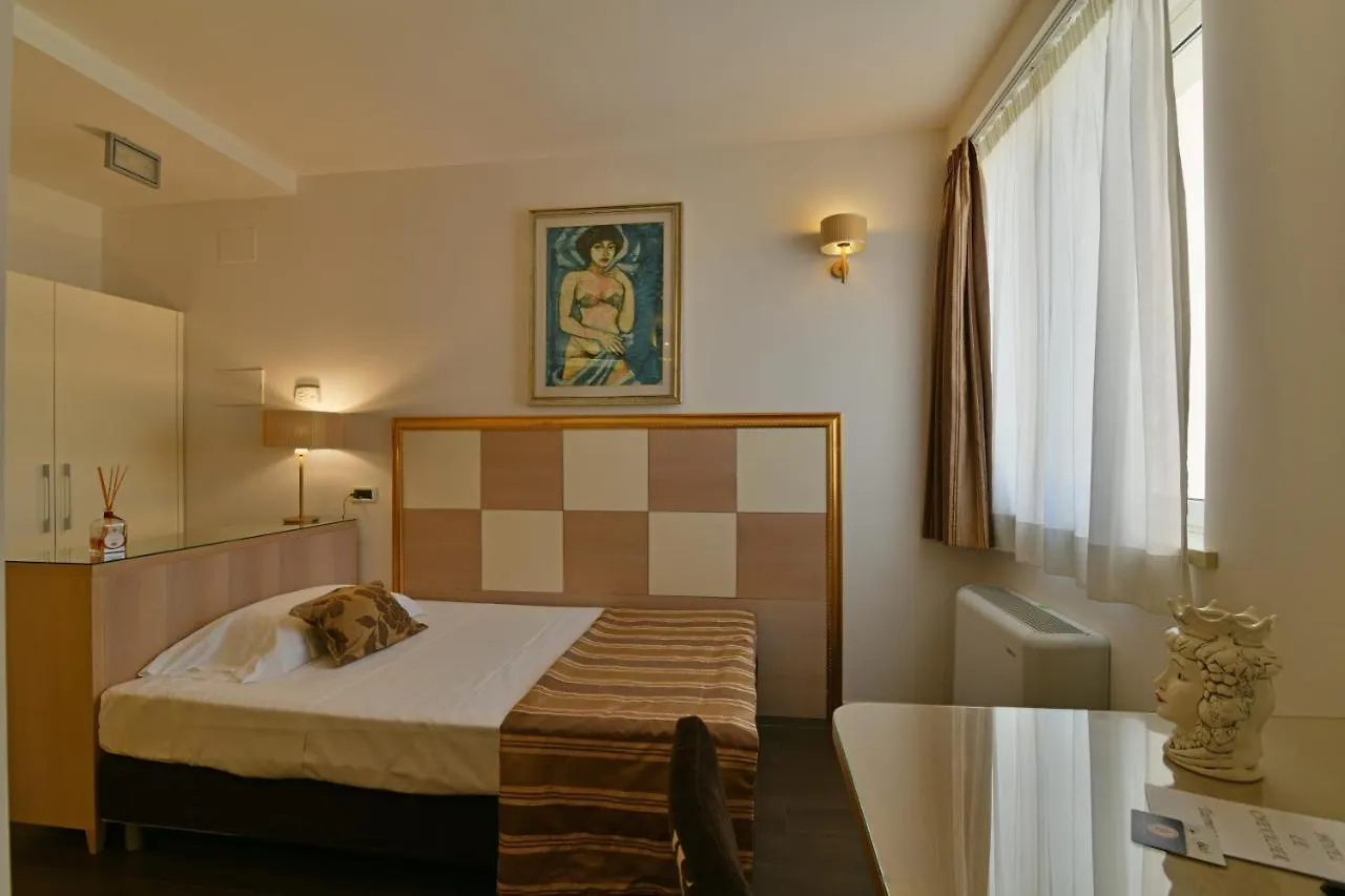 טאורמינה Hotel Le Chevalier איטליה