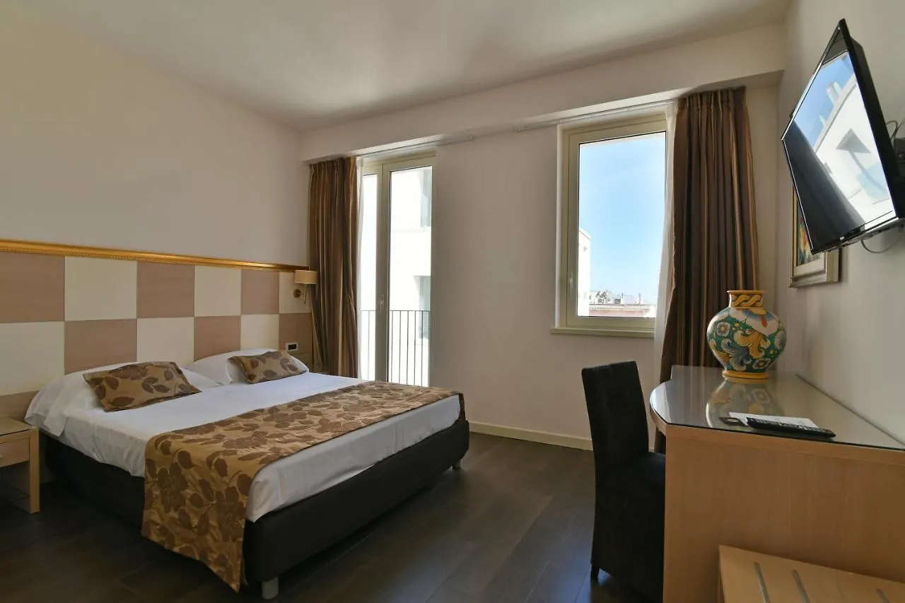 טאורמינה Hotel Le Chevalier