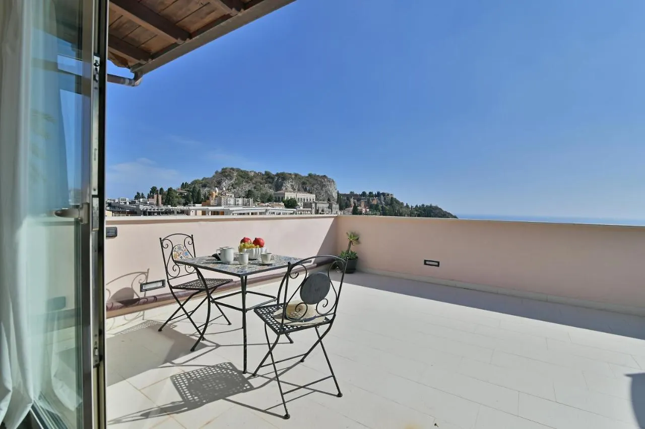 טאורמינה Hotel Le Chevalier
