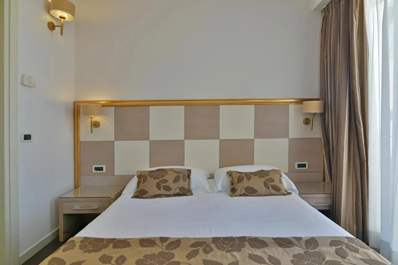 טאורמינה Hotel Le Chevalier