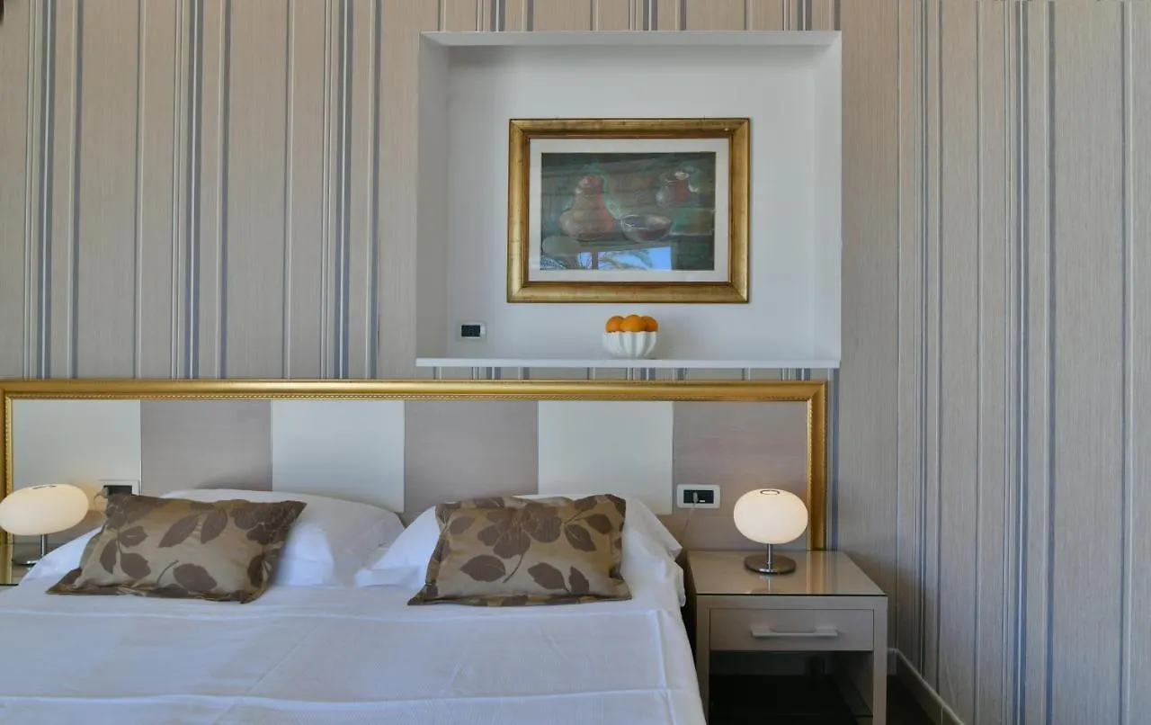 טאורמינה Hotel Le Chevalier