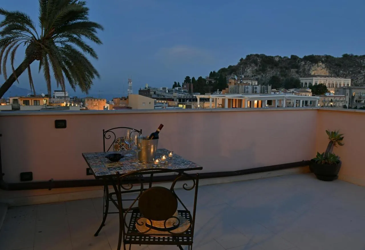 טאורמינה Hotel Le Chevalier איטליה